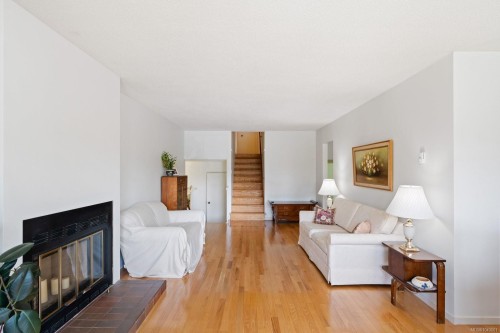 764 Mann Ave, Saanich, BC 