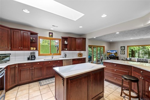 1204 Bazett Rd, Duncan, BC 