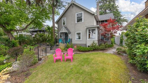 1537 Lakeview Street  Kelowna, BC V1Y 6N1