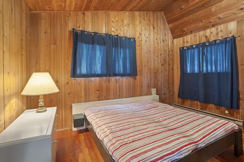 11929 3A Highway, Destiny Bay, BC - Indoor Photo Showing Bedroom