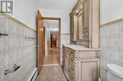 974 Greenbriar Avenue, Ottawa, ON - Indoor Photo Showing Bathroom