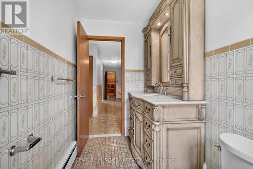 974 Greenbriar Avenue, Ottawa, ON - Indoor Photo Showing Bathroom