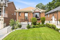 28 ALDGATE AVENUE Toronto, ON M8Y 3L6