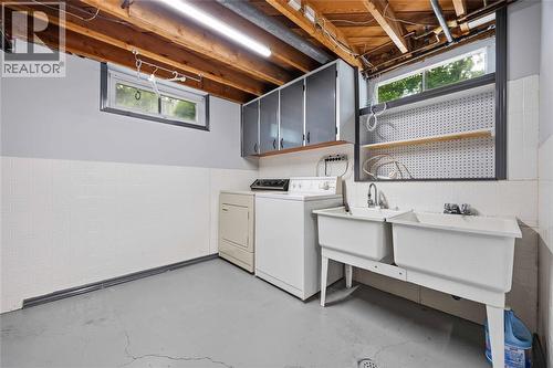 1150 Thomas Drive, Sarnia, ON - Indoor Photo Showing Laundry Room