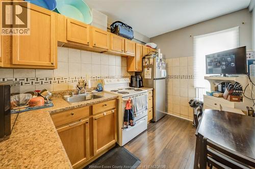 655 Chilver Rd., Windsor, ON - Indoor Photo Showing Kitchen