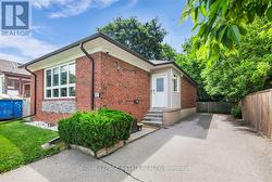 4037 BLOOR STREET W  Toronto, ON M9B 1M4
