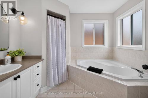 7 Emily Carr Crescent, Caledon, ON - Indoor Photo Showing Bathroom