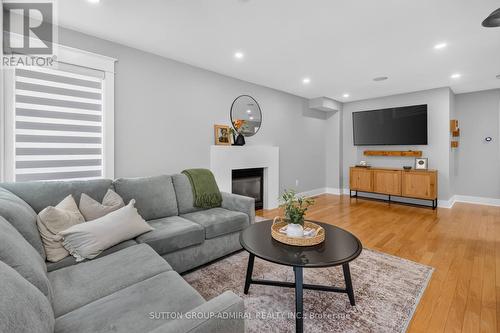 7 Emily Carr Crescent, Caledon, ON - Indoor Photo Showing Living Room