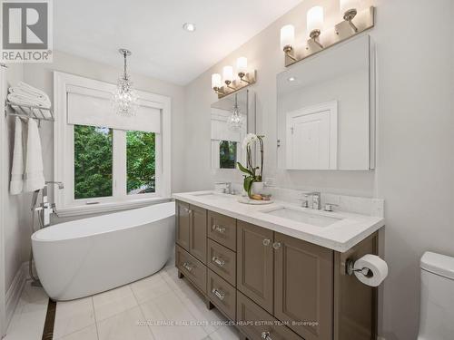 29 Maxwell Avenue, Toronto, ON - Indoor Photo Showing Bathroom