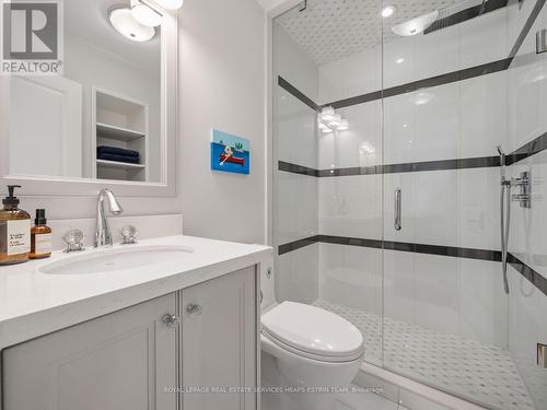 29 Maxwell Avenue, Toronto, ON - Indoor Photo Showing Bathroom