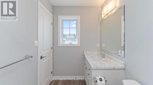 45 Harrow Lane, St. Thomas, ON - Indoor Photo Showing Bathroom
