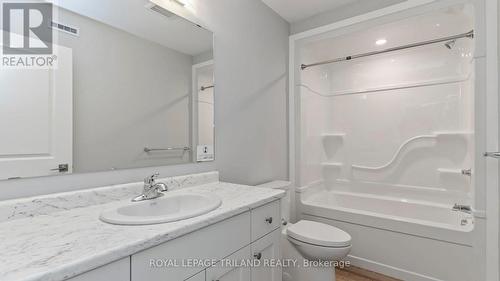 45 Harrow Lane, St. Thomas, ON - Indoor Photo Showing Bathroom