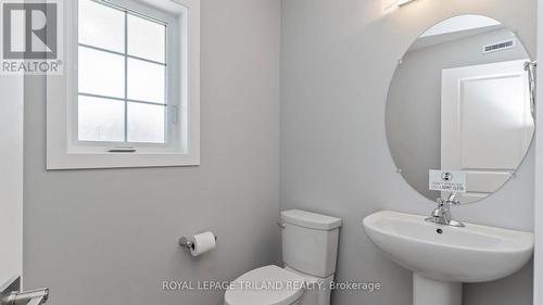 45 Harrow Lane, St. Thomas, ON - Indoor Photo Showing Bathroom