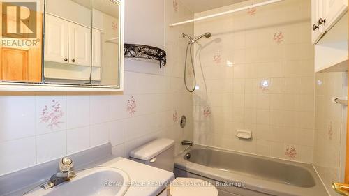 52 Denney Drive, Essa, ON - Indoor Photo Showing Bathroom