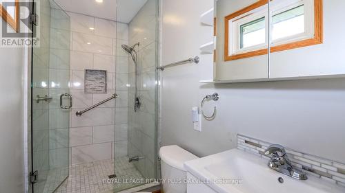52 Denney Drive, Essa, ON - Indoor Photo Showing Bathroom