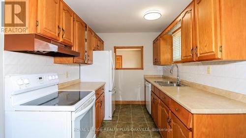 52 Denney Drive, Essa, ON - Indoor Photo Showing Kitchen With Double Sink
