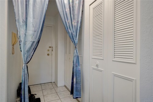 #304-1009 Mckenzie Ave, Saanich, BC - 