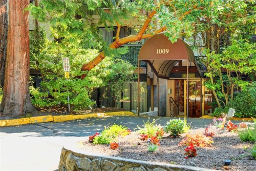 #304-1009 Mckenzie Ave, Saanich, BC - Outdoor
