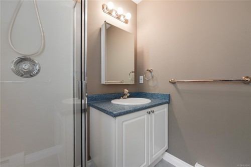 585 Hansen Ave, Langford, BC 