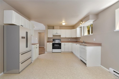 585 Hansen Ave, Langford, BC 