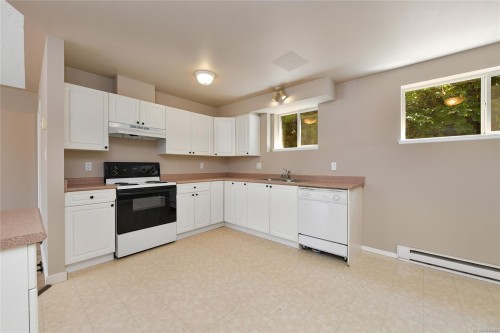 585 Hansen Ave, Langford, BC 