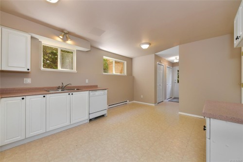 585 Hansen Ave, Langford, BC 