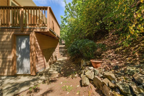 585 Hansen Ave, Langford, BC 