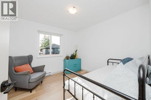 723 Tricklebrook Way, Gibsons, BC - Indoor Photo Showing Bedroom