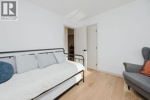 723 Tricklebrook Way, Gibsons, BC - Indoor Photo Showing Bedroom