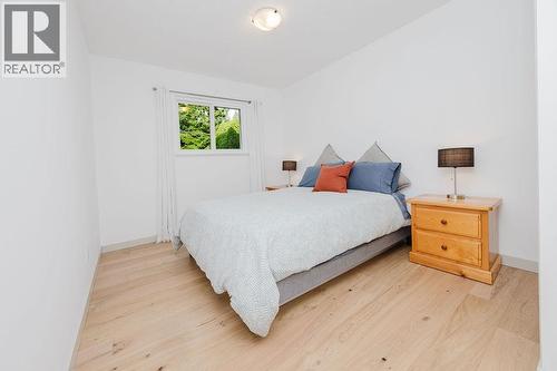 723 Tricklebrook Way, Gibsons, BC - Indoor Photo Showing Bedroom