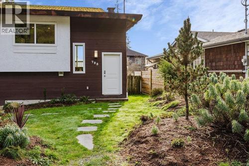 723 Tricklebrook Way, Gibsons, BC - Outdoor With Exterior