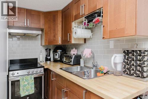 723 Tricklebrook Way, Gibsons, BC - Indoor Photo Showing Kitchen With Double Sink
