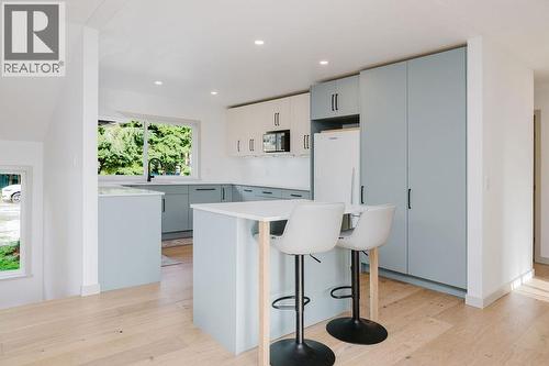 723 Tricklebrook Way, Gibsons, BC - Indoor Photo Showing Kitchen