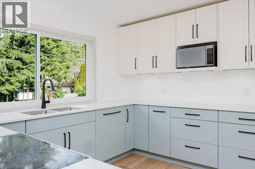 723 Tricklebrook Way, Gibsons, BC - Indoor Photo Showing Kitchen With Double Sink