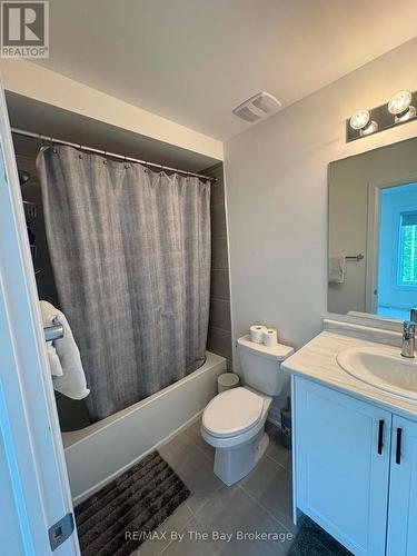 Upper Unit - 218 Mapleside Drive, Wasaga Beach, ON - Indoor Photo Showing Bathroom