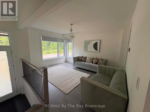 Upper Unit - 218 Mapleside Drive, Wasaga Beach, ON - Indoor