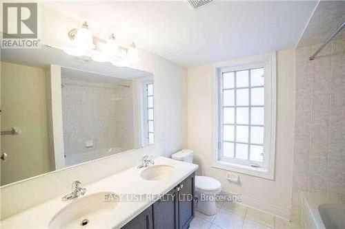 28 Upper Duke Crescent, Markham, ON - Indoor Photo Showing Bathroom