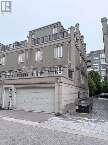 28 Upper Duke Crescent, Markham, ON - Outdoor