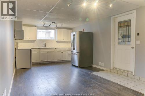 1752 Vicky Circle, Windsor, ON - Indoor Photo Showing Kitchen