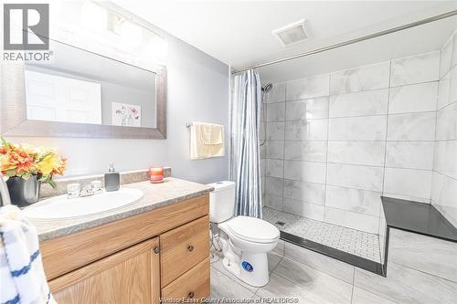 1752 Vicky Circle, Windsor, ON - Indoor Photo Showing Bathroom