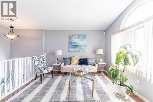1752 Vicky Circle, Windsor, ON - Indoor Photo Showing Living Room
