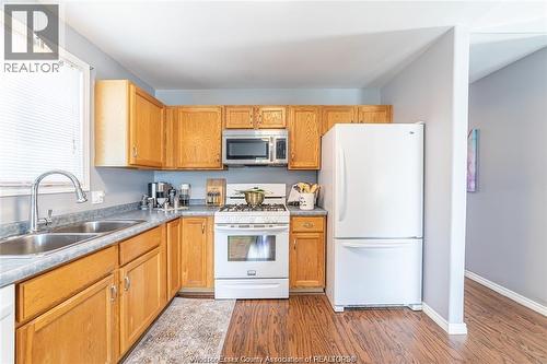 1752 Vicky Circle, Windsor, ON - Indoor Photo Showing Kitchen With Double Sink