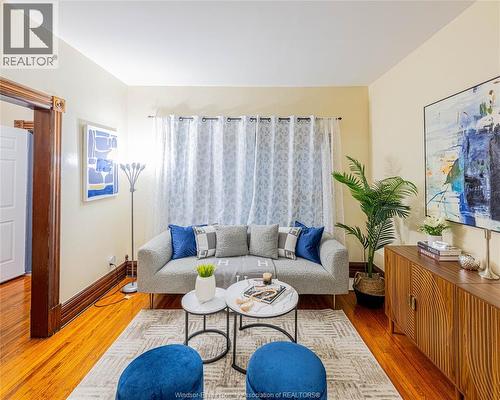 576 Janette, Windsor, ON - Indoor Photo Showing Living Room