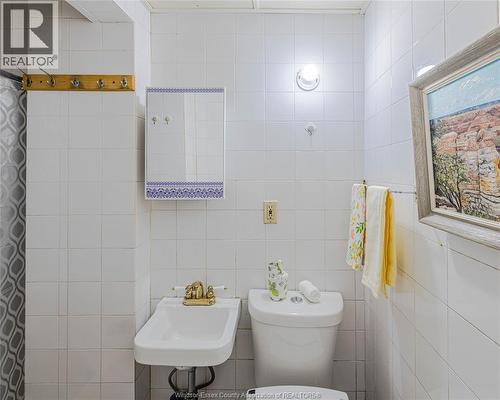 576 Janette, Windsor, ON - Indoor Photo Showing Bathroom