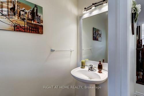 402 Lausanne Crescent, Waterloo, ON - Indoor Photo Showing Bathroom
