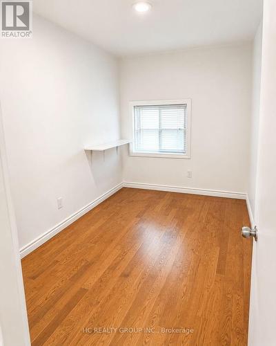 562 BATHURST STREET , Toronto, Ontario M5S 2P9 2