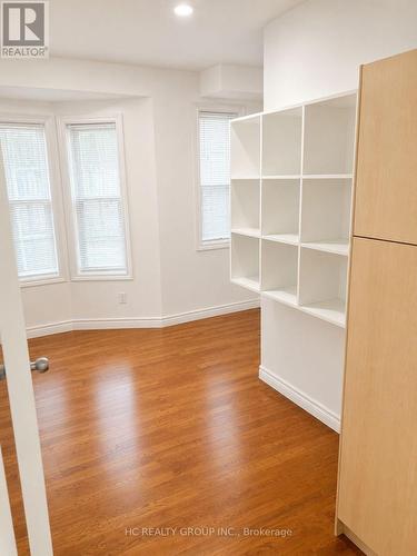 562 BATHURST STREET , Toronto, Ontario M5S 2P9 3