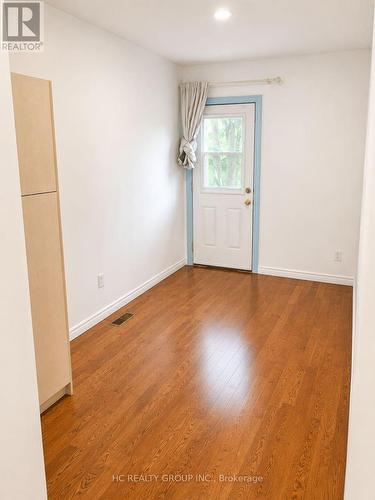 562 BATHURST STREET , Toronto, Ontario M5S 2P9 4