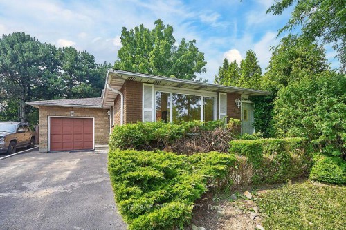 16 Sunshine Court, Hamilton, ON - Outdoor