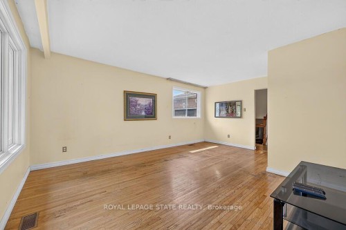 16 Sunshine Court, Hamilton, ON - Indoor Photo Showing Other Room